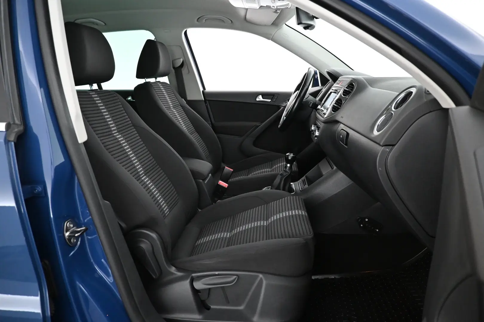 Car Image - 6TrG6ORZfoO1hi8wFGJzmf