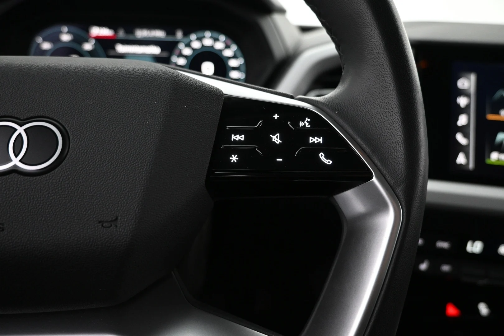 Car Image - 6rsEzkT7iOUD2nFJwLS6s