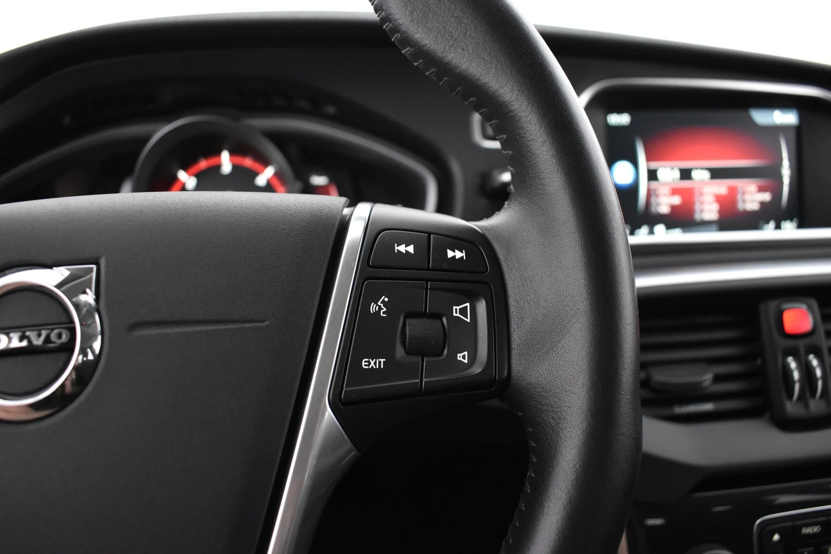Car Image - WW41sonK7AyPEOYvI2Roj