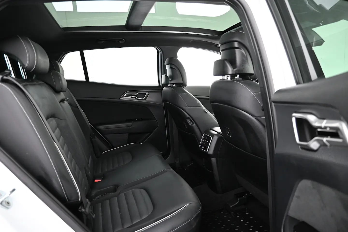Car Image - VZdarcnUeipgl9rzZl0cj