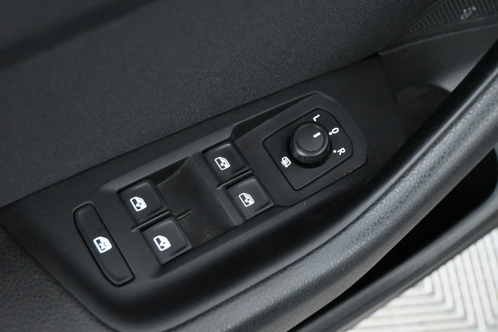 Car Image - 33BiztaoKZ6sMewNkno5w9