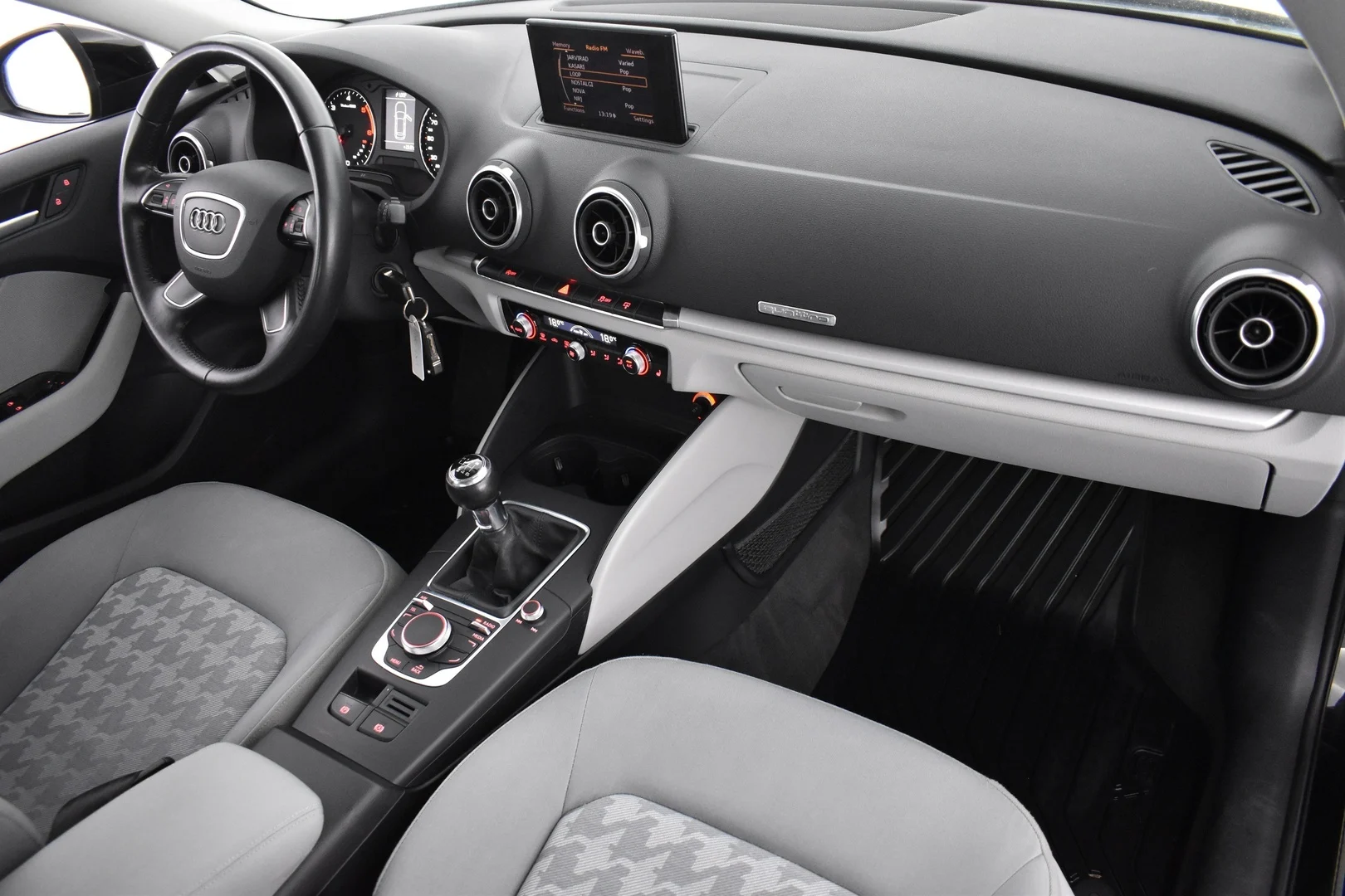 Car Image - 2DwVDjKwmhbReLruJUitrG