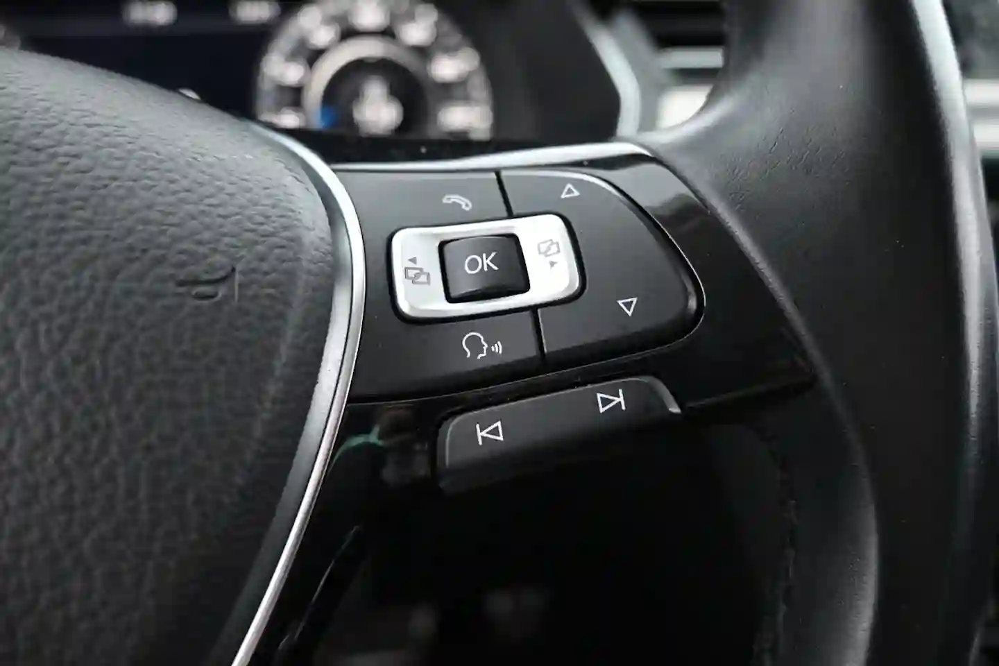 Car Image - dUVTut2RZ8LpI6qOiLTPd