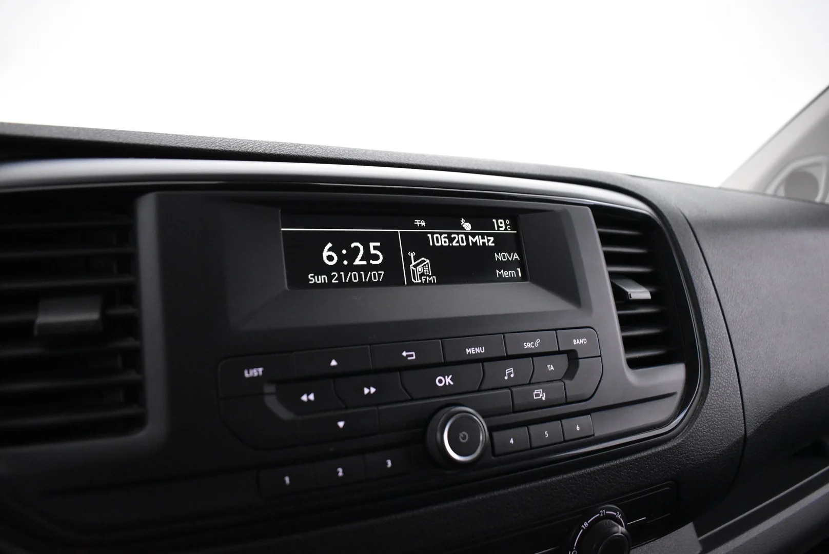 Car Image - 27SnxqOjkp4bzP0jn44LMy