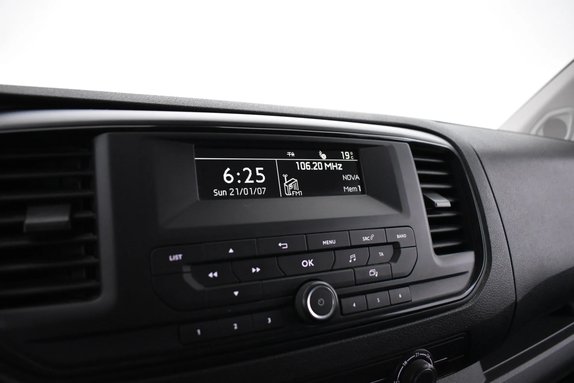 Car Image - 27SnxqOjkp4bzP0jn44LMy