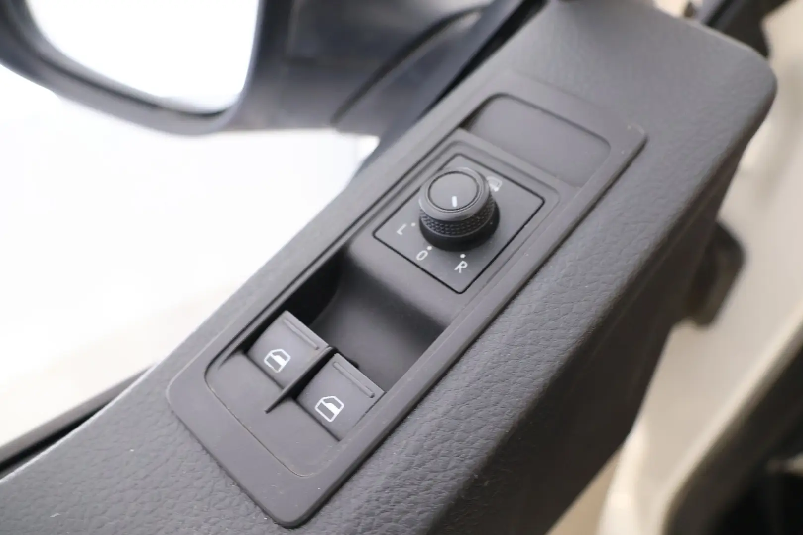 Car Image - 7eZatLvq9FfYVIBf6RQbZ5