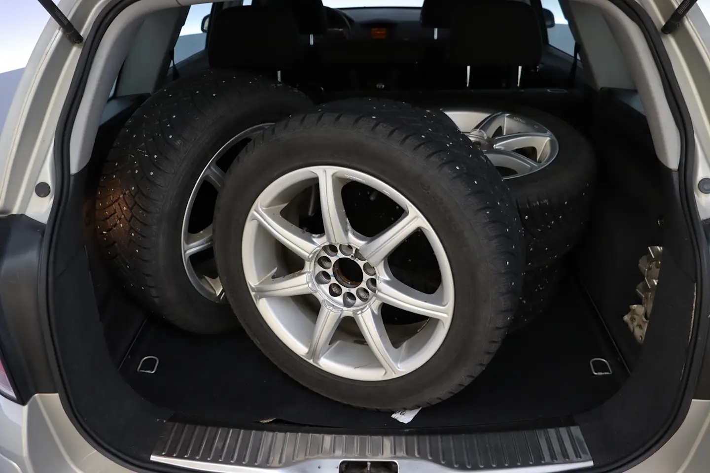 Car Image - 3AGoQcn87OfXCDOnvGxtk9