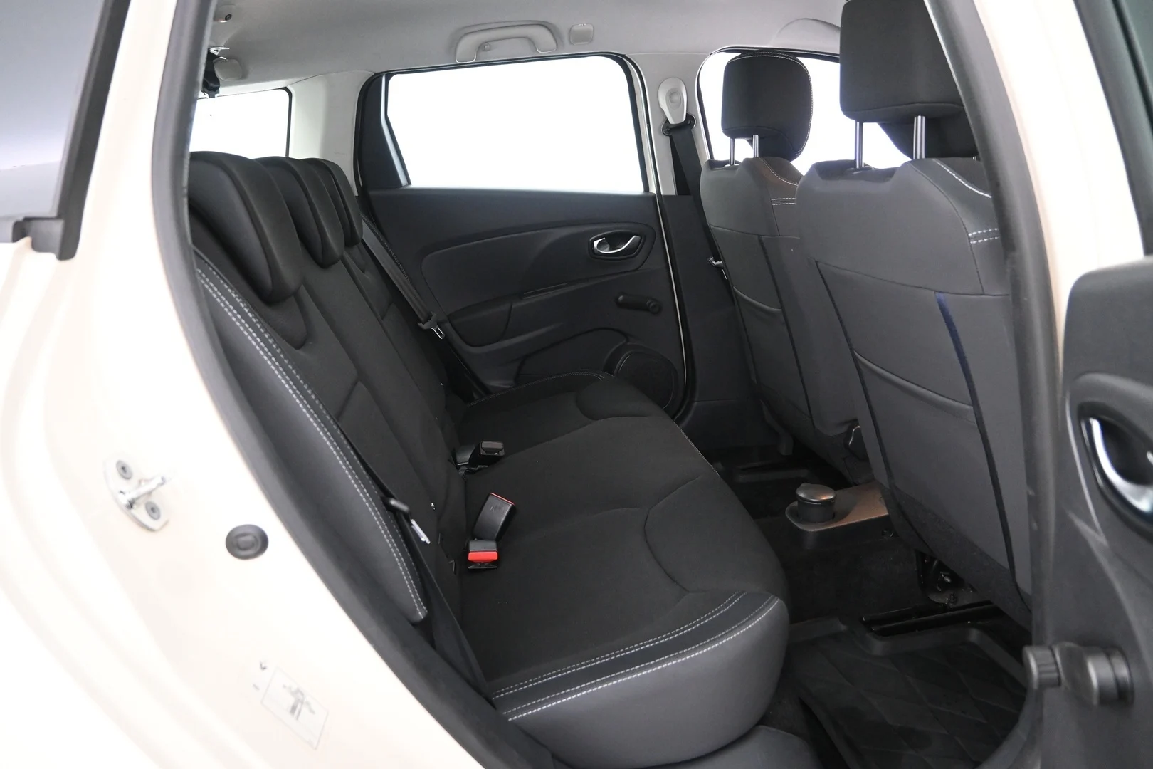 Car Image - 6I7uve8skDUnesyKcv6qs7