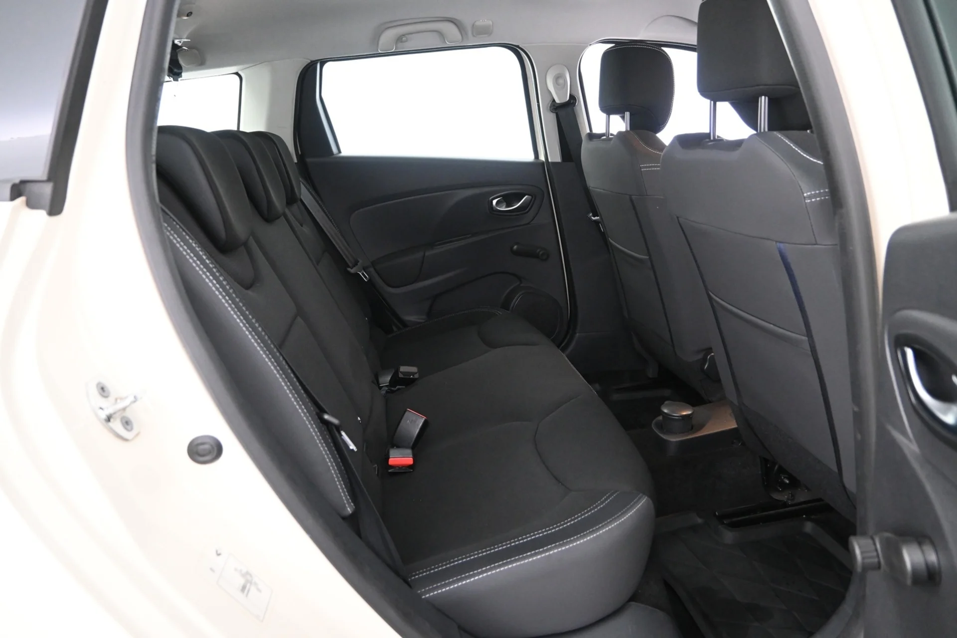 Car Image - 6I7uve8skDUnesyKcv6qs7