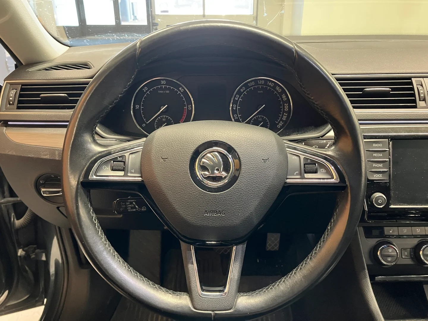 Car Image - xh0X1cJVC1wIfPbObPSBX