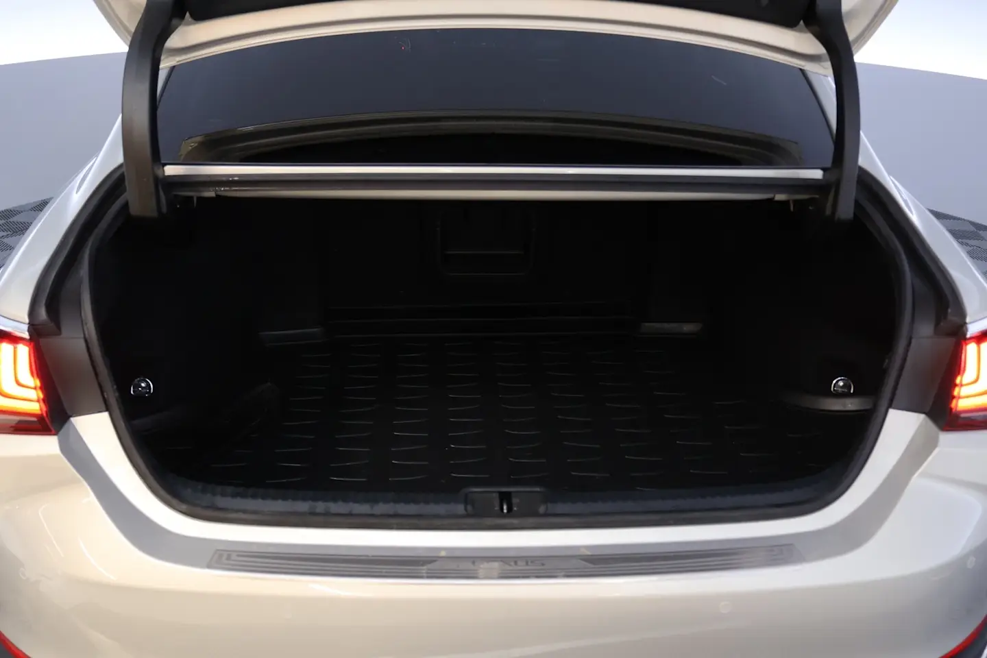 Car Image - 2sTLXuIUQt5Rx2GIwdN48F