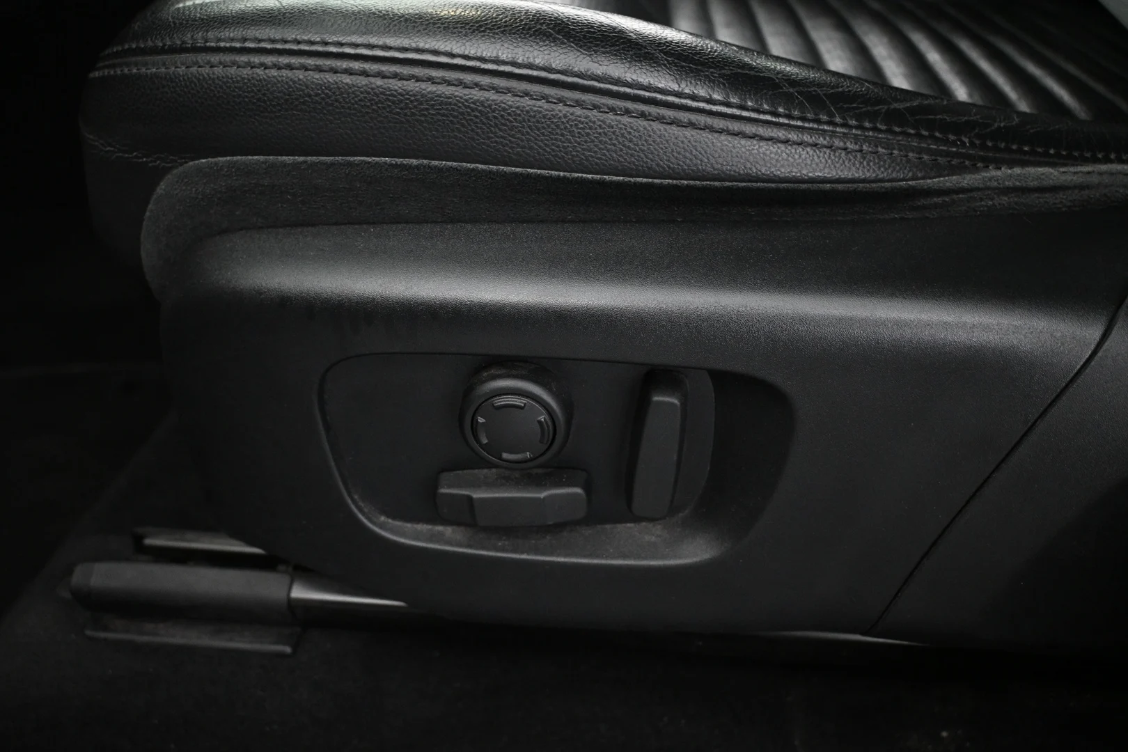 Car Image - AkocRX3IejD667T1syird