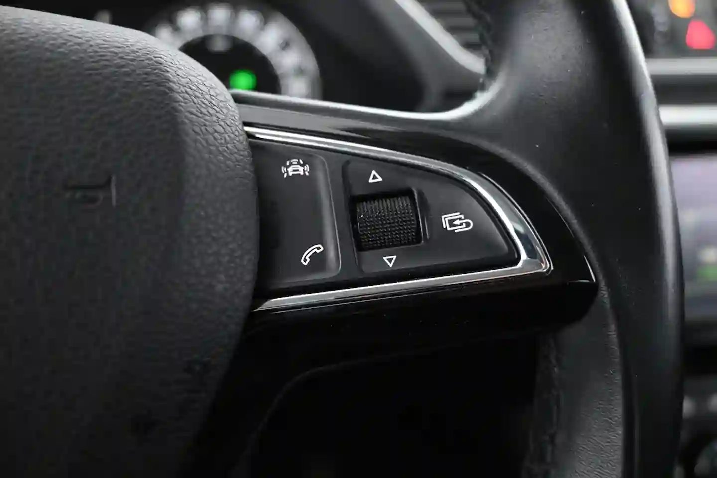 Car Image - 3rhcXen9Avu80hIdzkTKyM