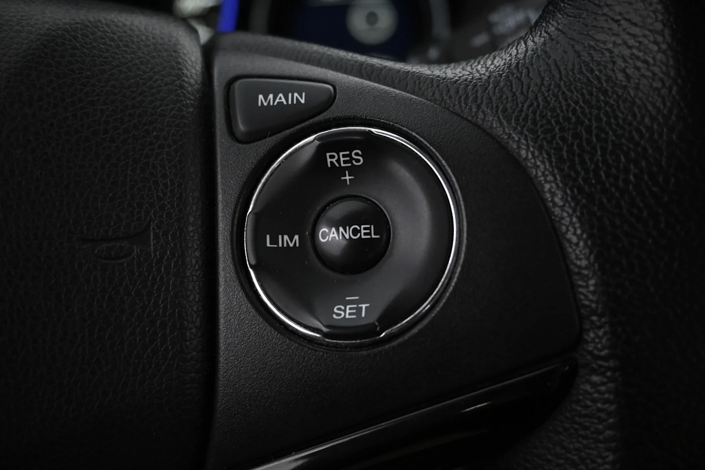 Car Image - 48MO64raa1atqnI1A7fU4F