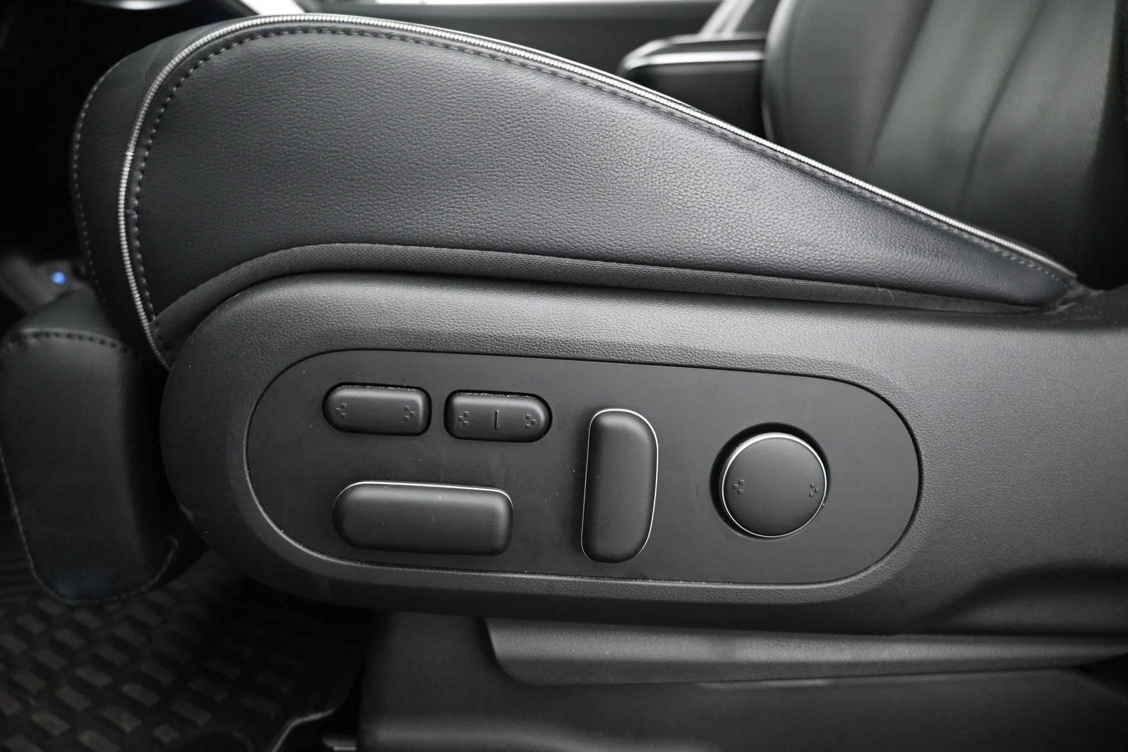 Car Image - 46uEWryf5h9j48cRdEV9U1