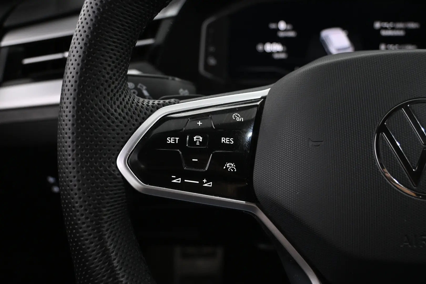 Car Image - 2ebI7q2bHhjJwl9mH4B3oq