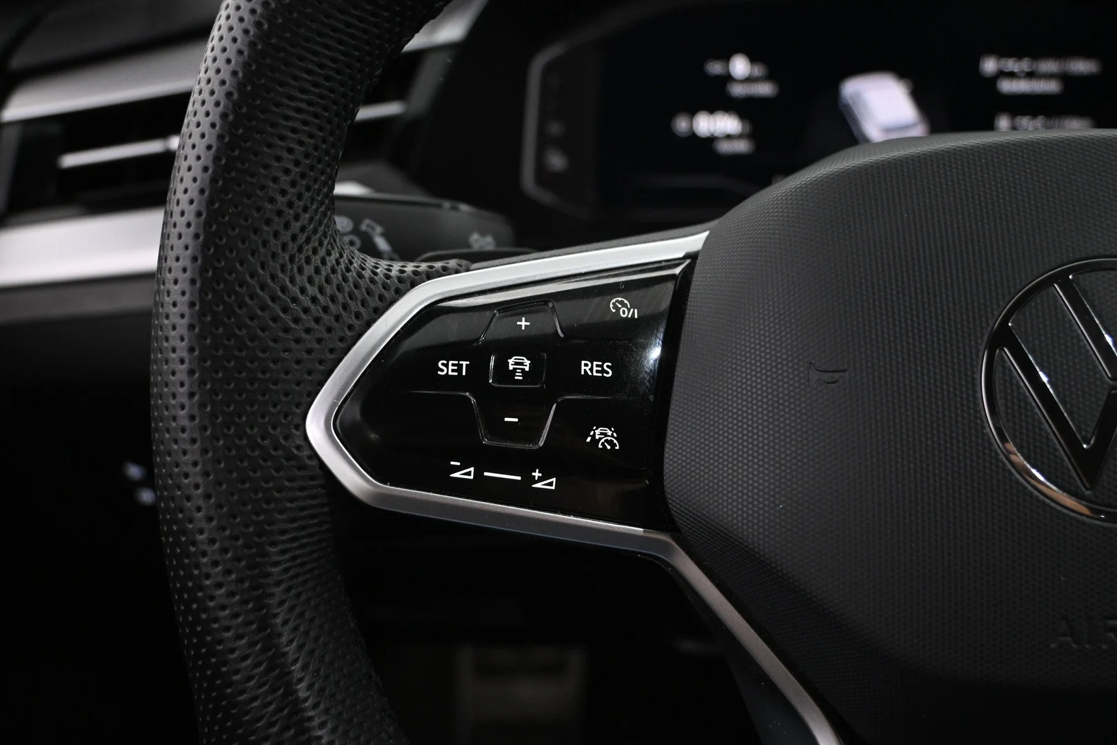 Car Image - 2ebI7q2bHhjJwl9mH4B3oq