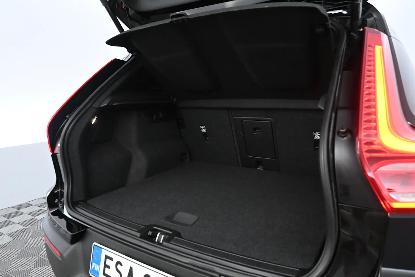 Car Image - 5YCv7FjDnjiBcrq1b8e15k