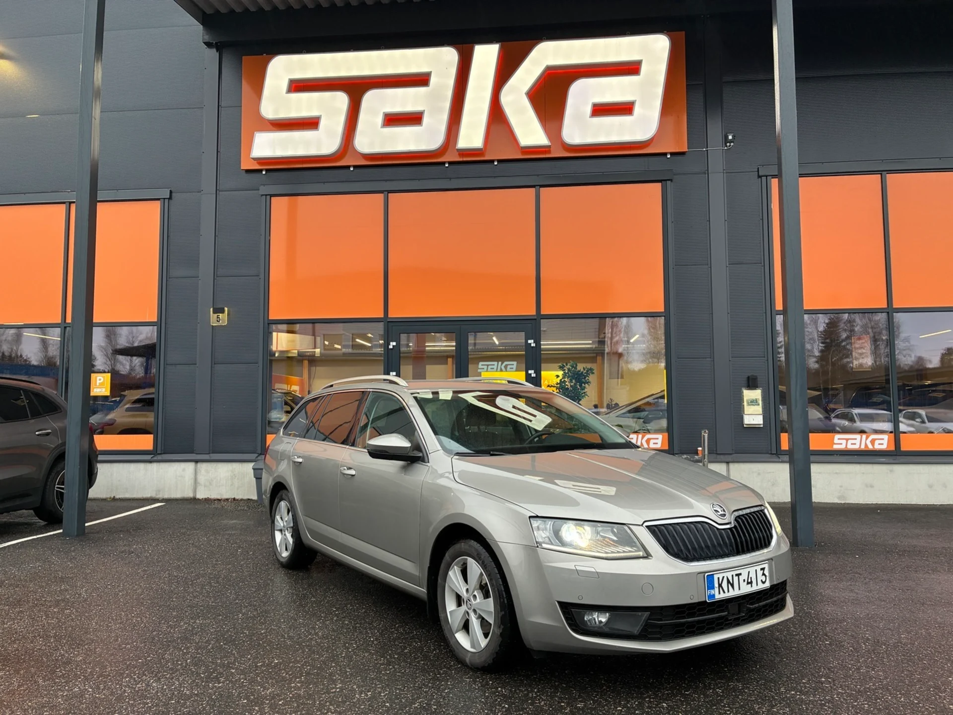 Car Image - 7mcxJ9XxqjRHrLxQGRjItB