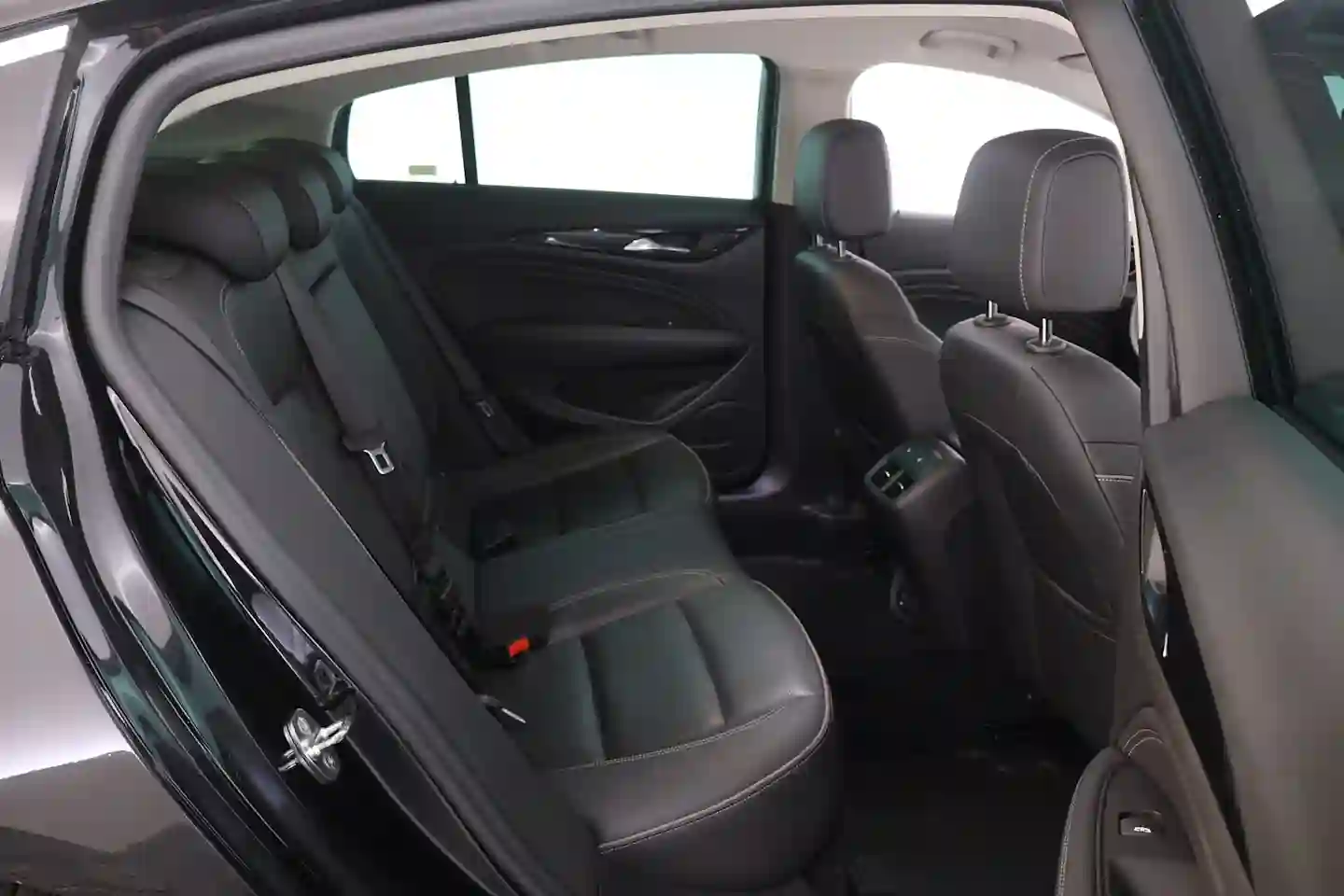 Car Image - 33SzX4x8d4EcSCVxbxnzdo