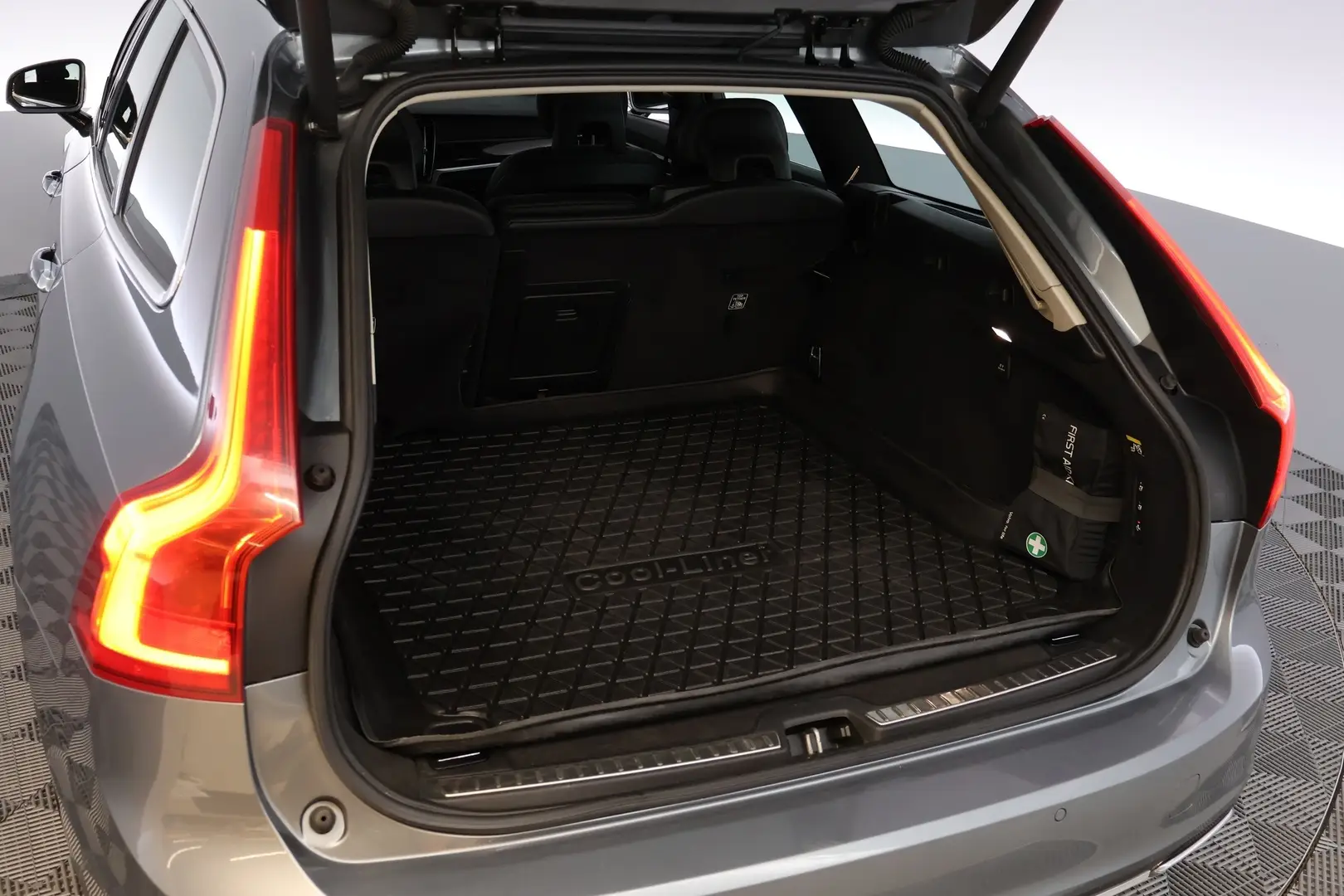 Car Image - 2i06vuxnwWM18zt0dfOza7