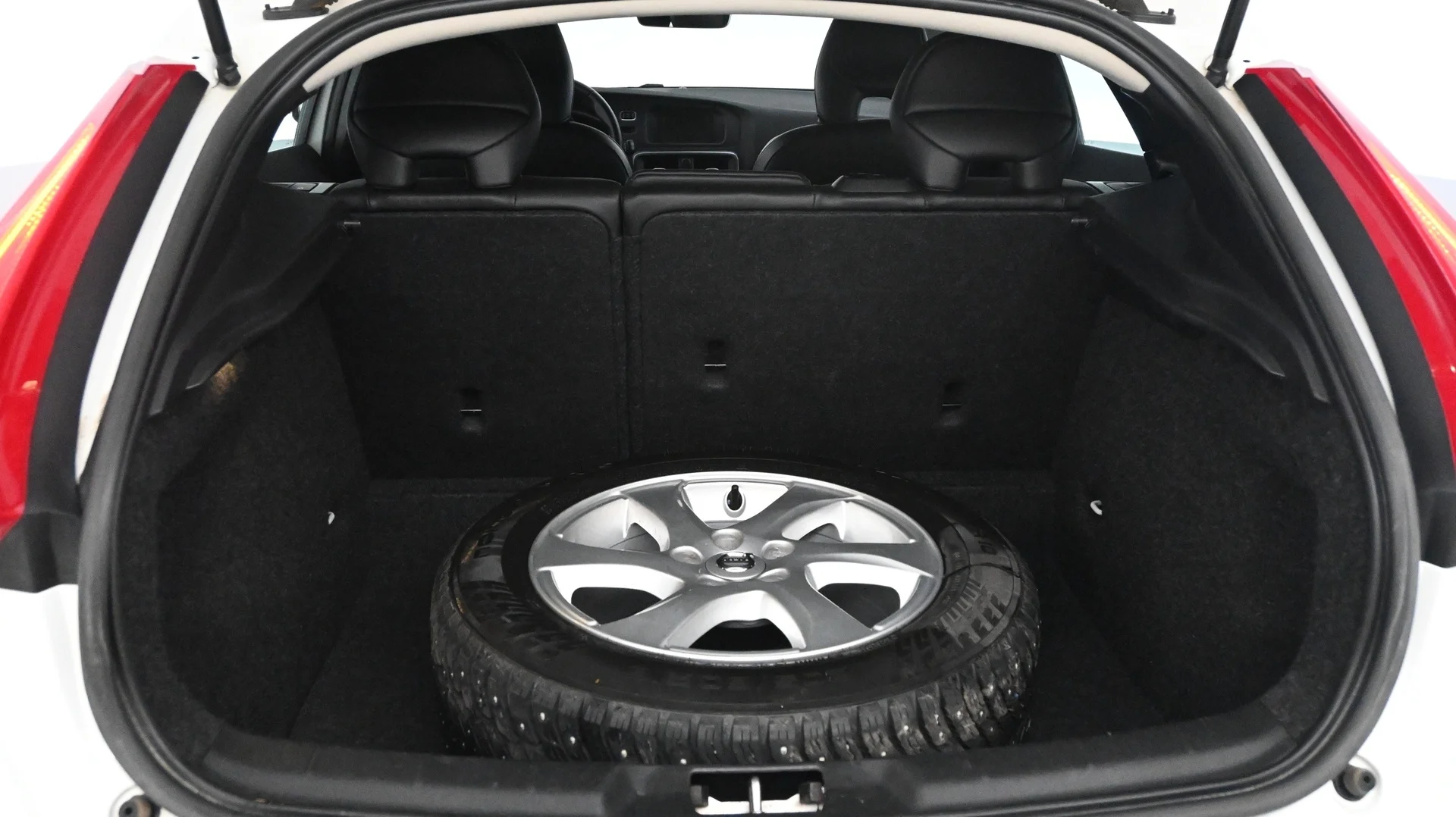 Car Image - 5lCB36d9LNcFjIvUxkXvf7