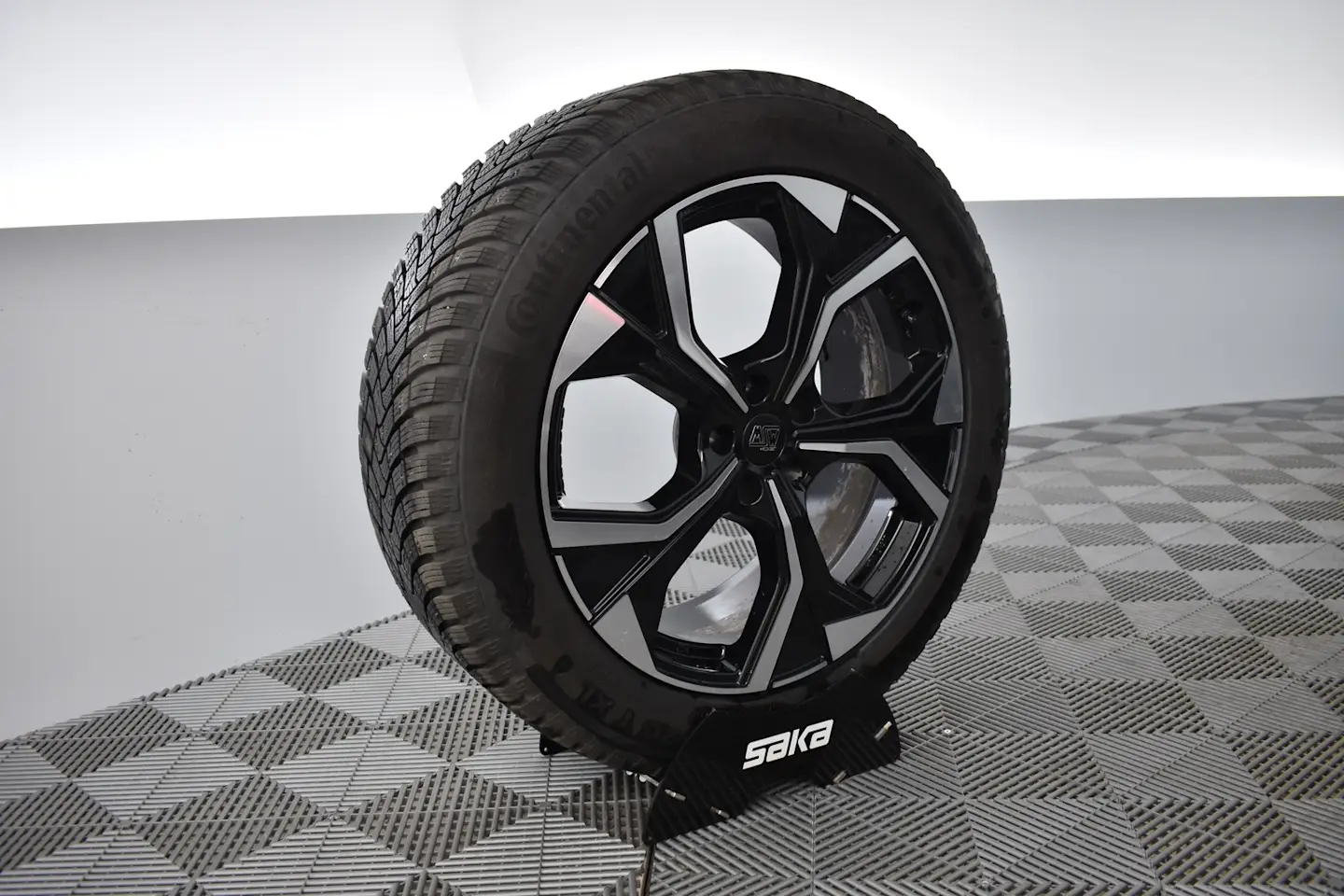 Car Image - e4fNXlC7rOXjMswDuLBOS