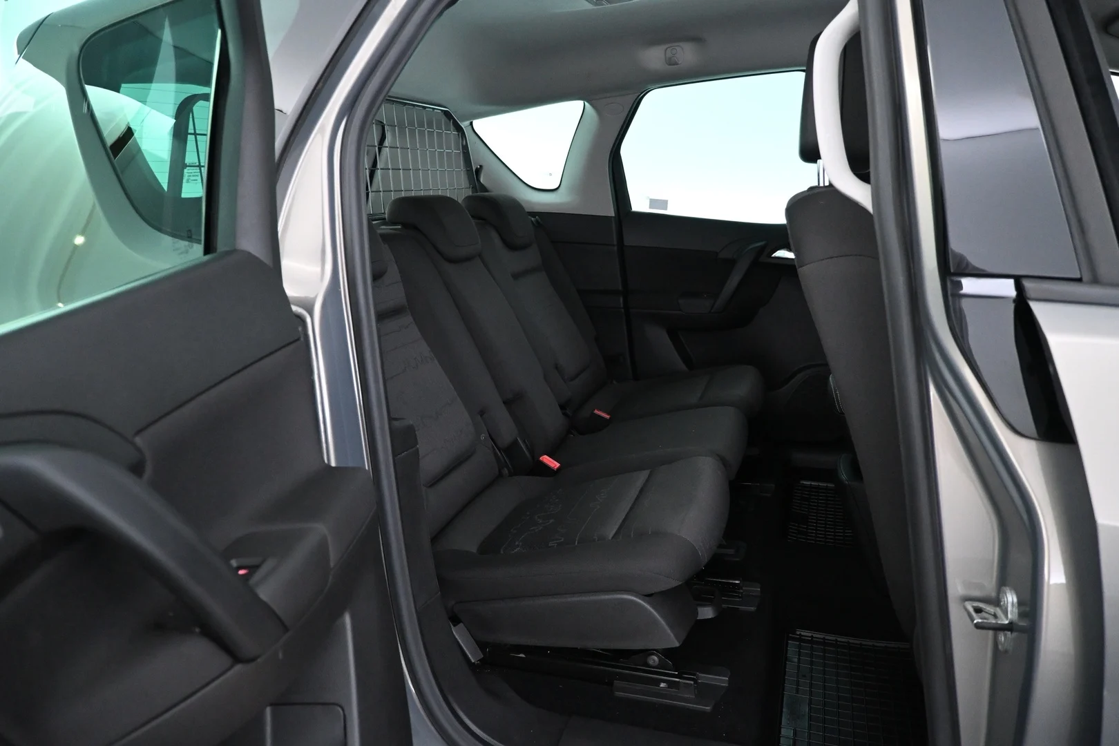 Car Image - 3ErD7zzcaAIS8fYoZ8IV4r