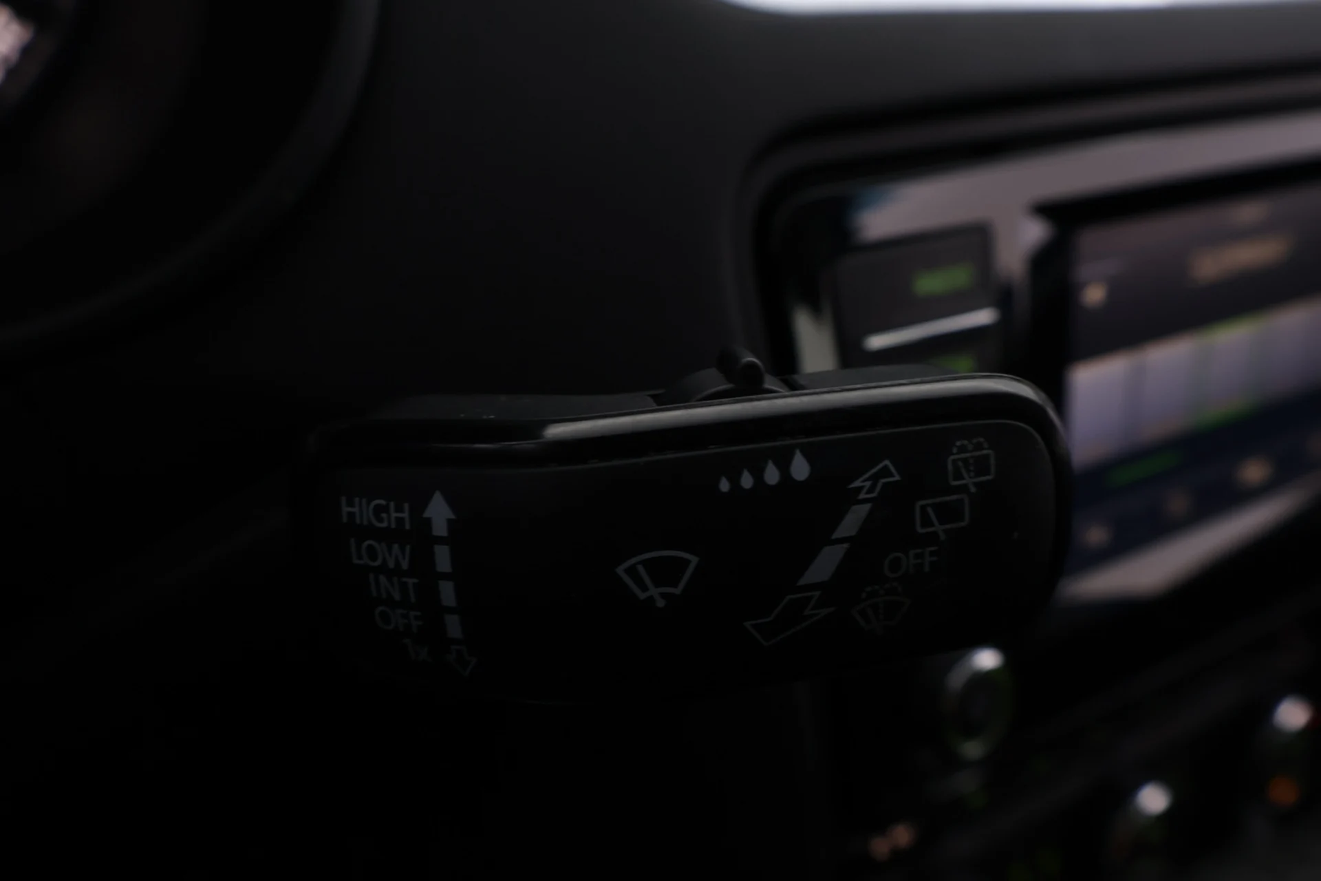 Car Image - 1KuFQjbEEaepXoIhdK35Oo