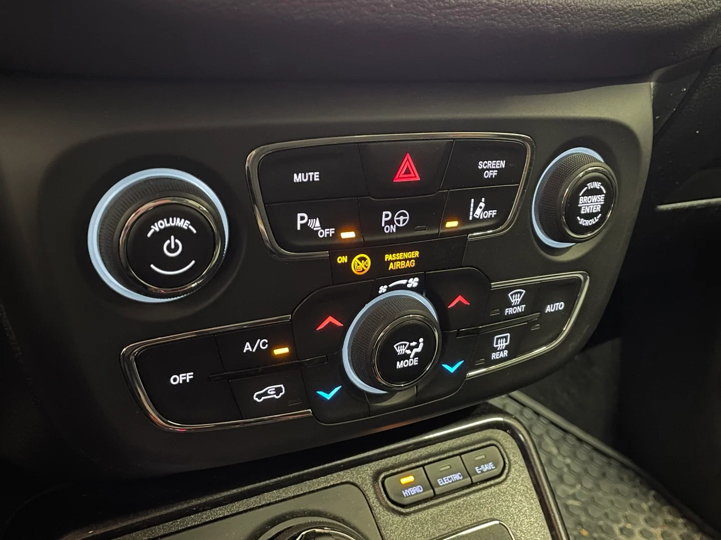 Car Image - 2OeRIyCI2CbbhlWklZg2yF
