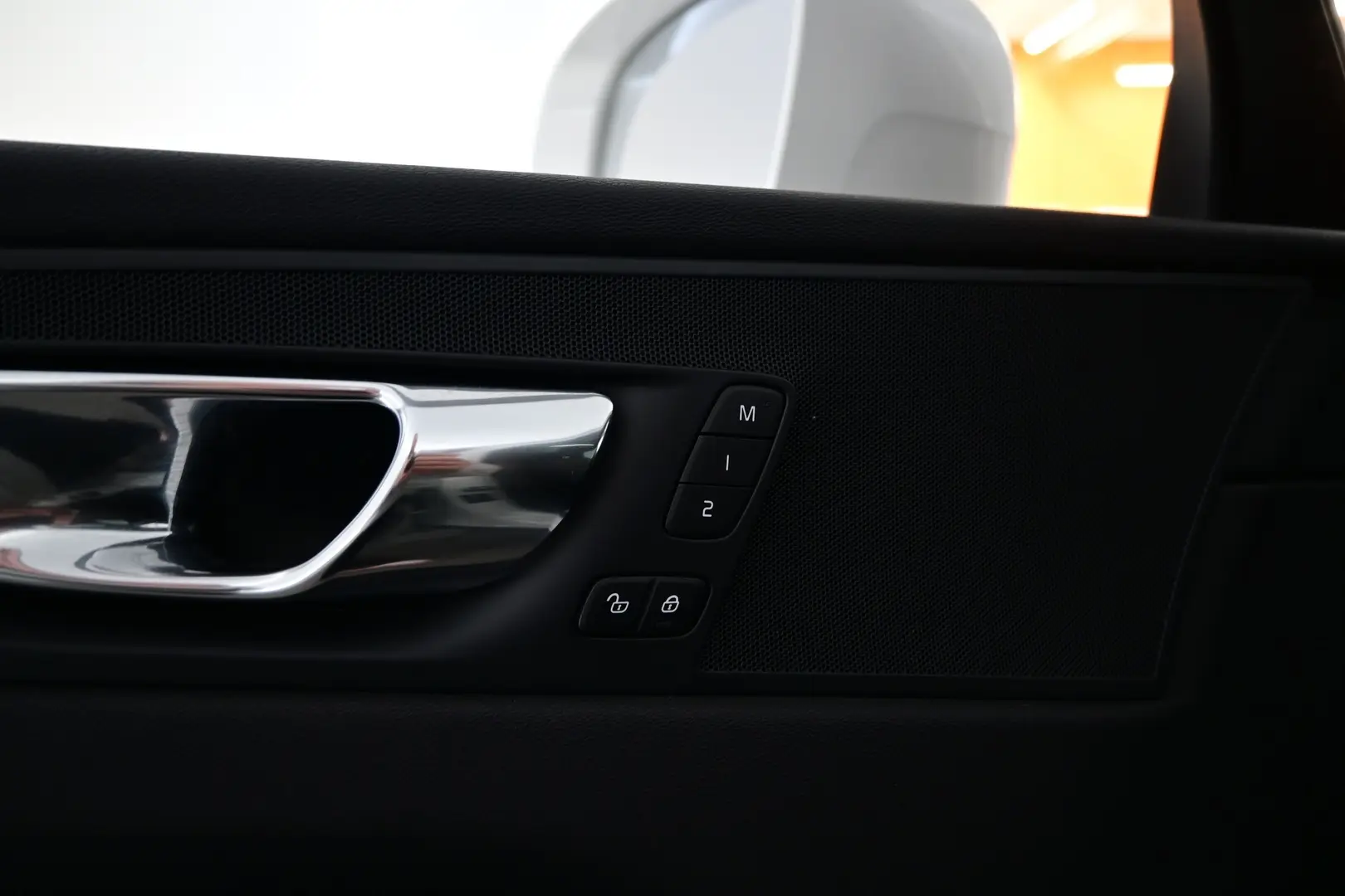 Car Image - 2OUBFVJQC5GgCn0sDiI4Wq