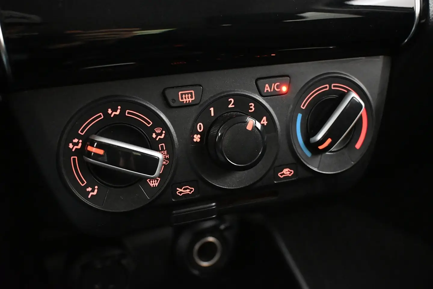 Car Image - 5wceKbxtxAlvyMLo2duot9
