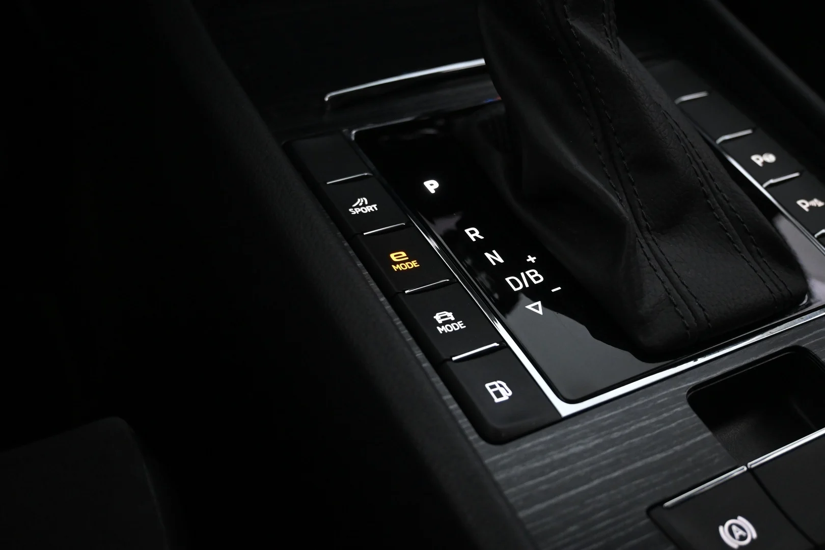 Car Image - 6xxFfqOQ82af66d18jjiUf
