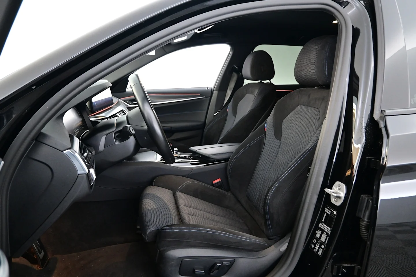 Car Image - 6JGXM3OPHrqw0i6Gvv4jfS