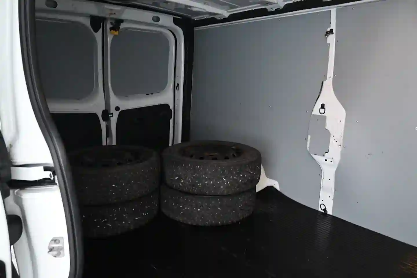Car Image - 7yhX7HdyG0f0qEbLtIqBFL
