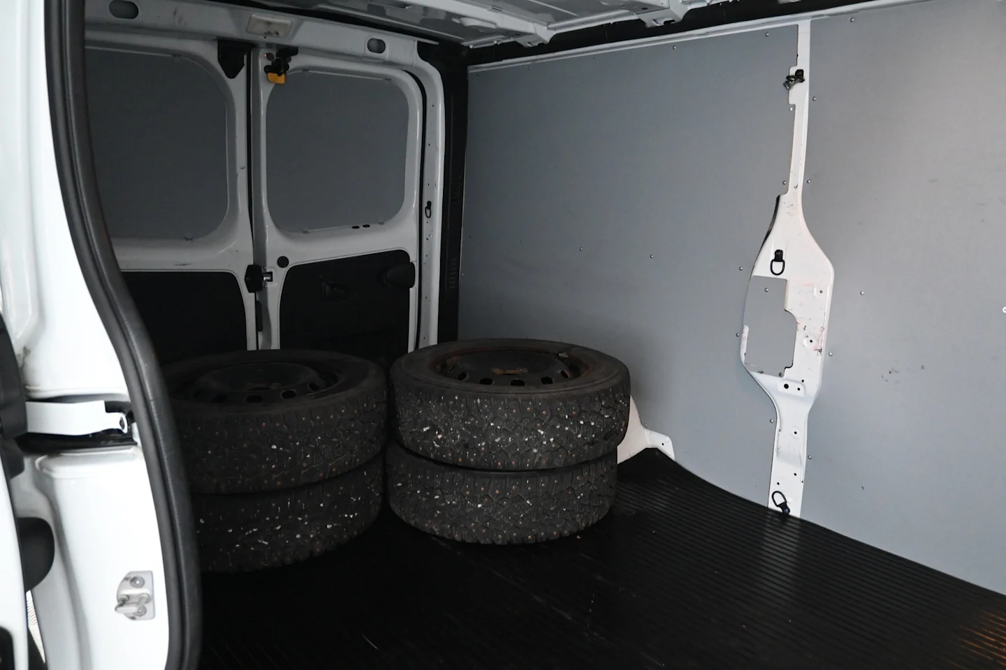 Car Image - 7yhX7HdyG0f0qEbLtIqBFL