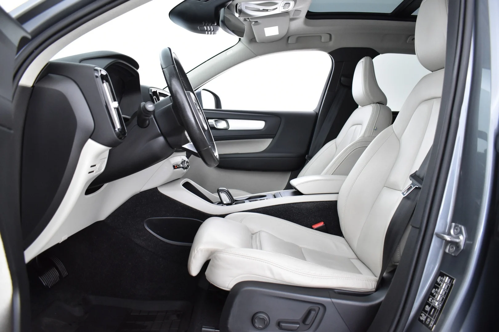 Car Image - 2QYuHWR5ifdTucruvestxd