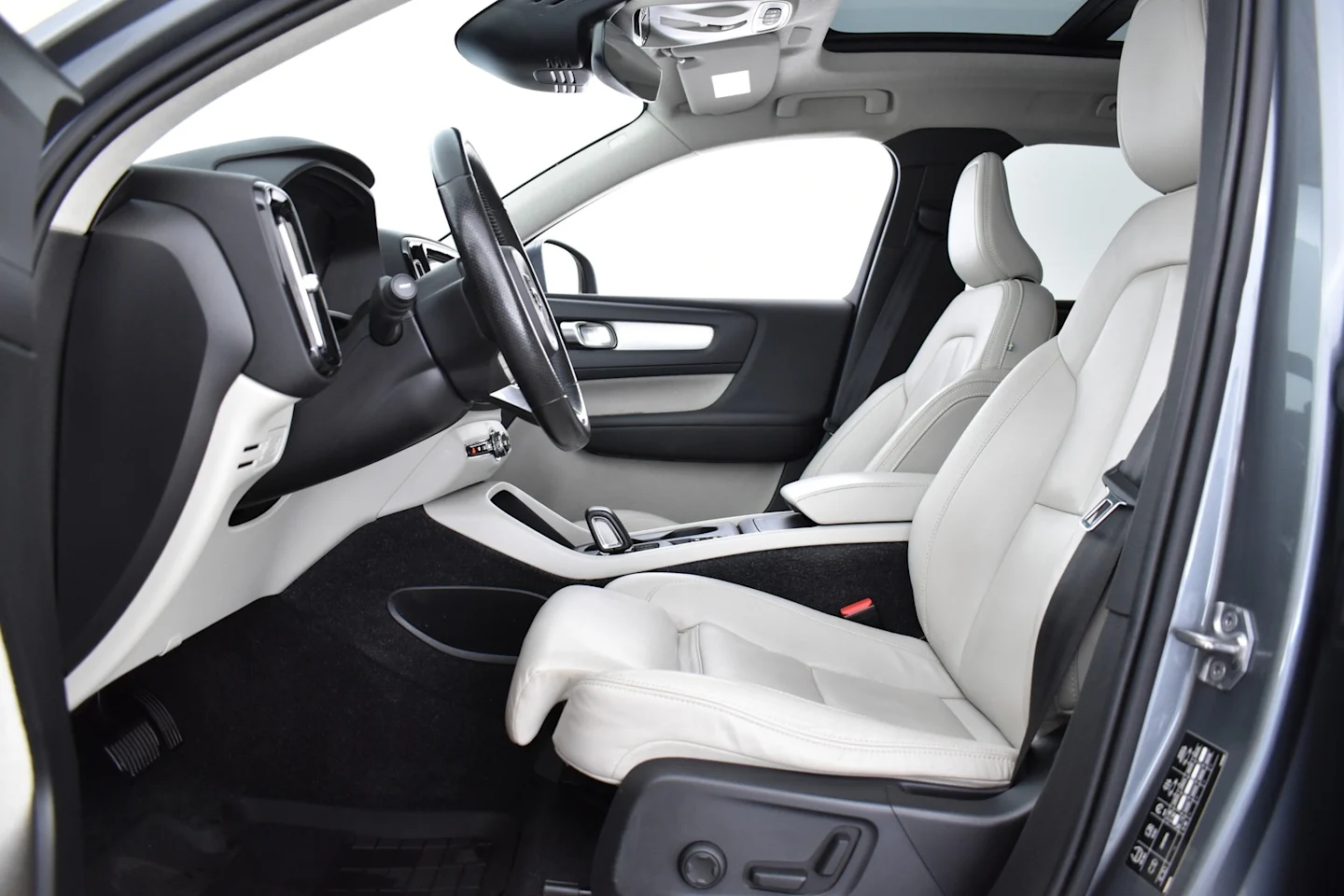 Car Image - 2QYuHWR5ifdTucruvestxd