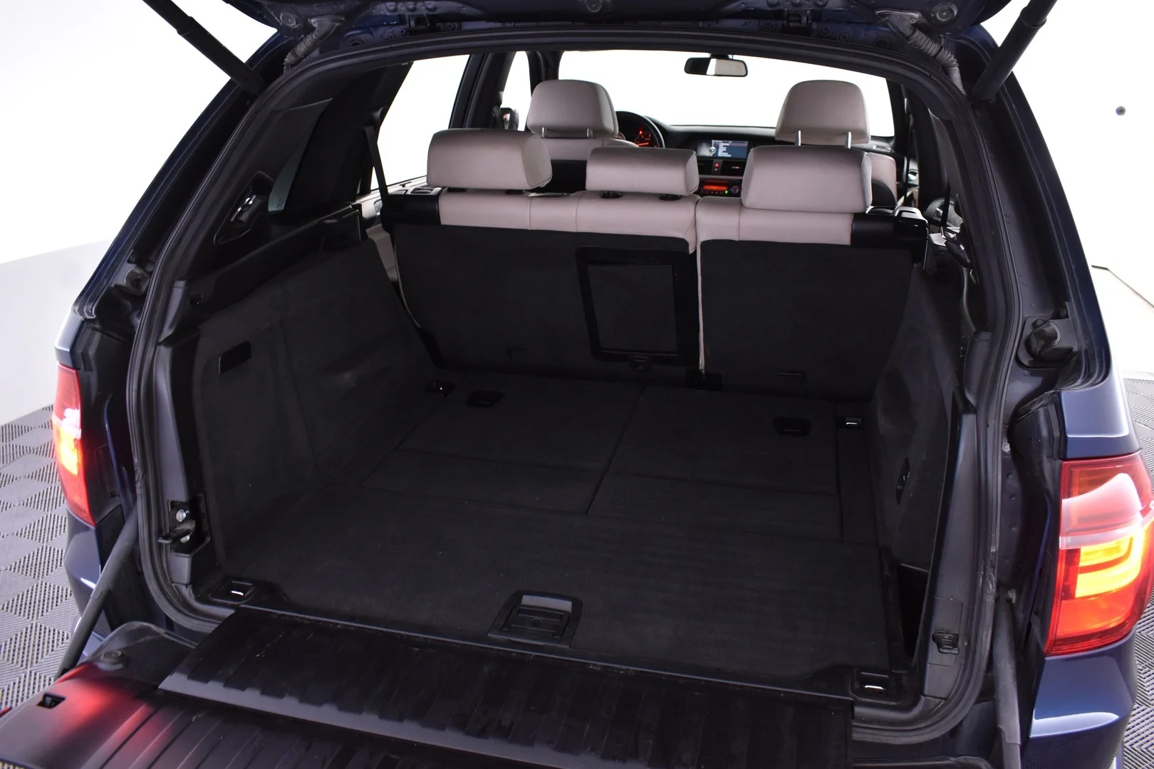 Car Image - 2LfJW9Lu0NDEMn3QpsRTt