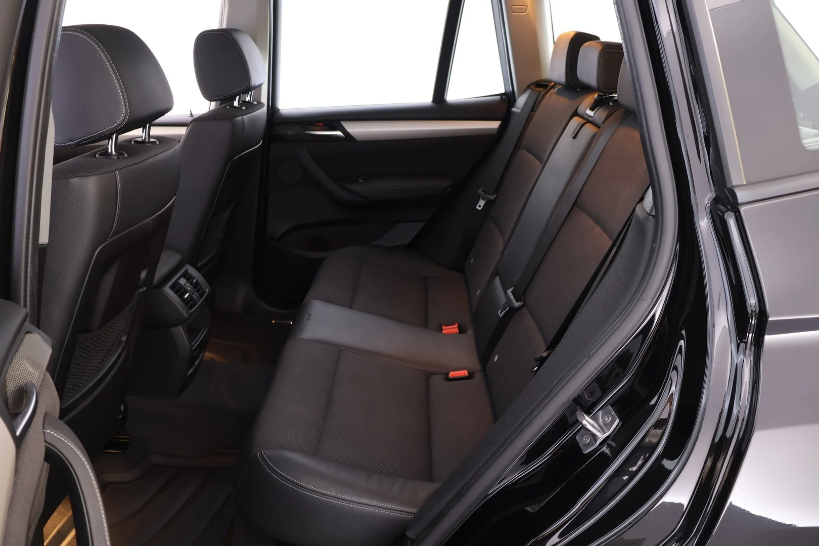 Car Image - S13Ciiw2UmQTmPVDdWbi7