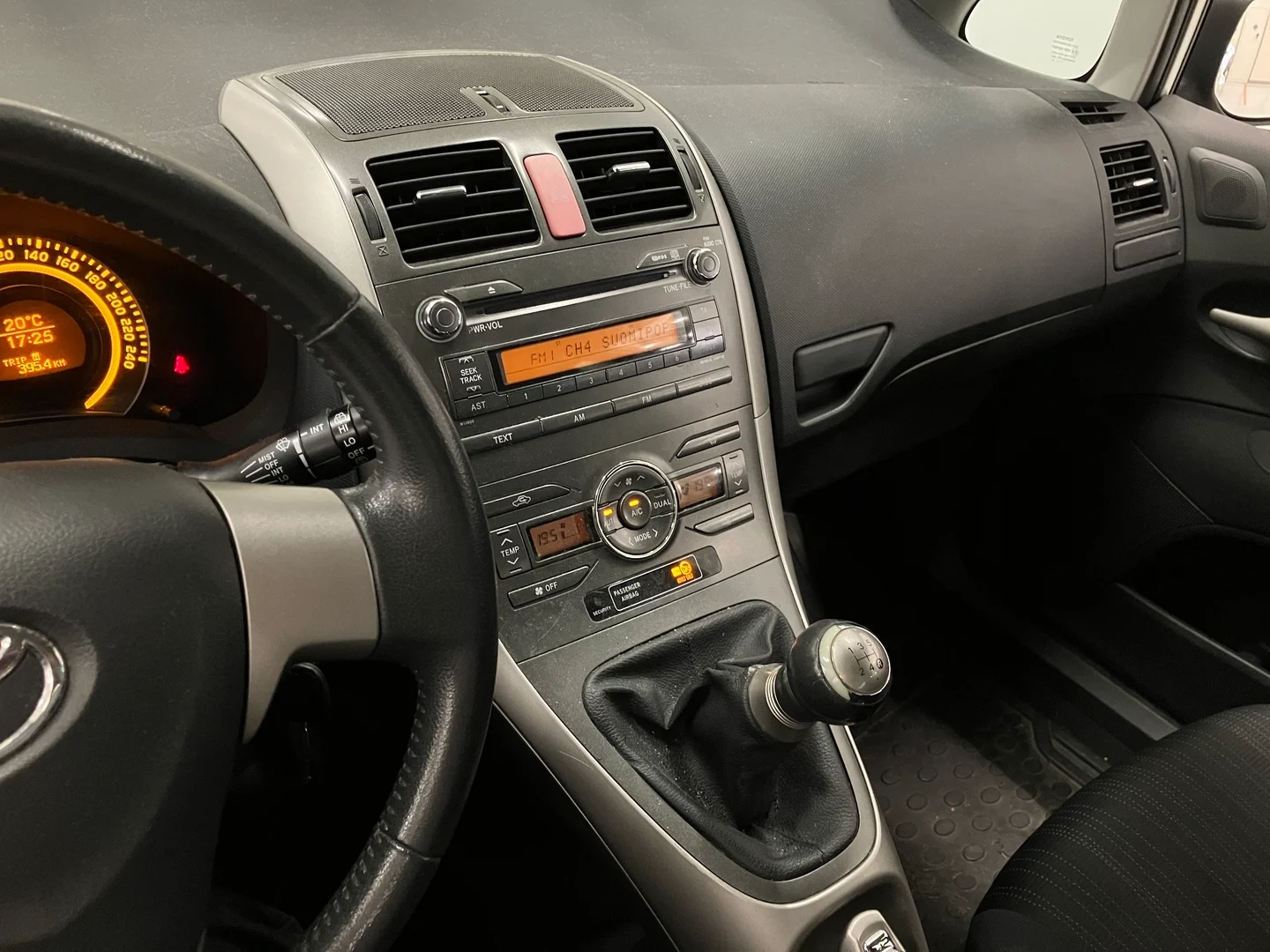 Car Image - 5zBwA1C6Uqr1kwVucZHz8z