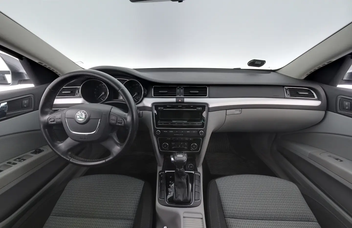 Car Image - 2UIM9TJ80thScPVWVtNHqn