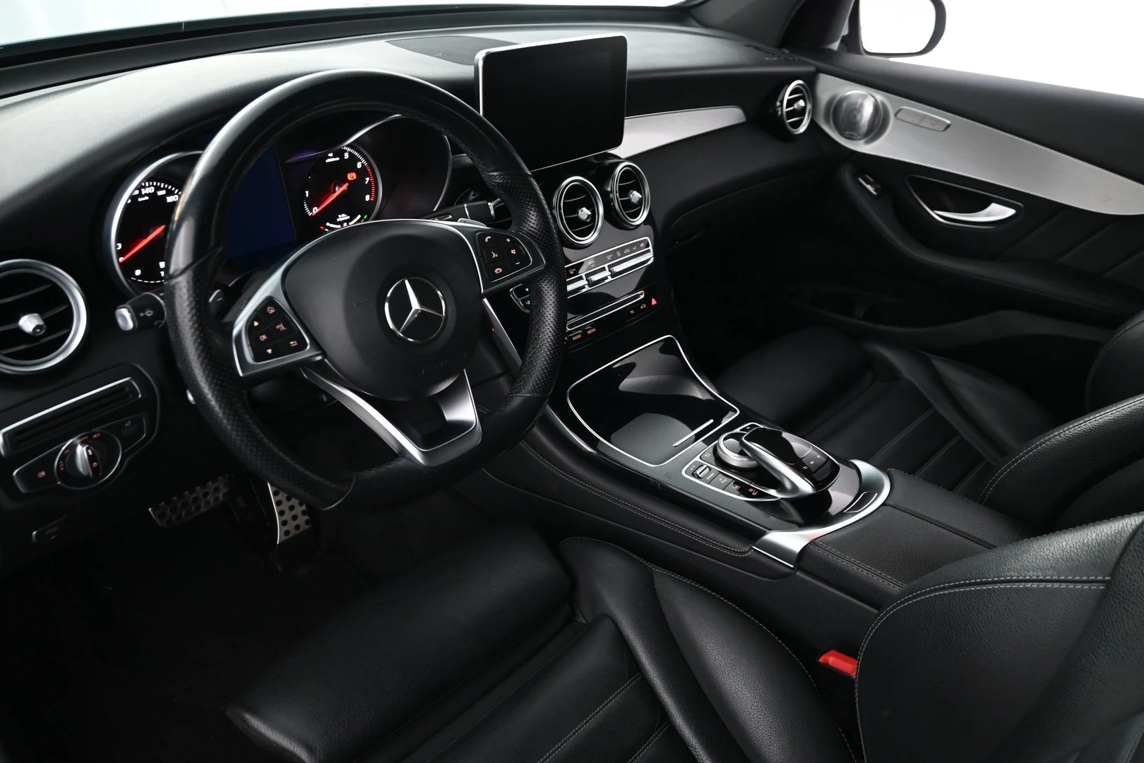 Car Image - 1olMVoCqNQHXVIaGLX0Mjd