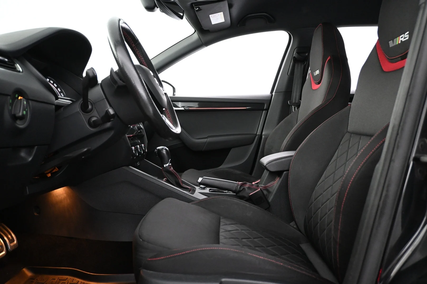 Car Image - 321BbH0vYxqlgLrzDtIOQz