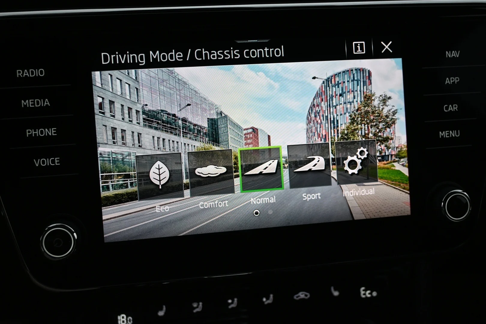 Car Image - 5km0q8TQandejX8AowCNWD