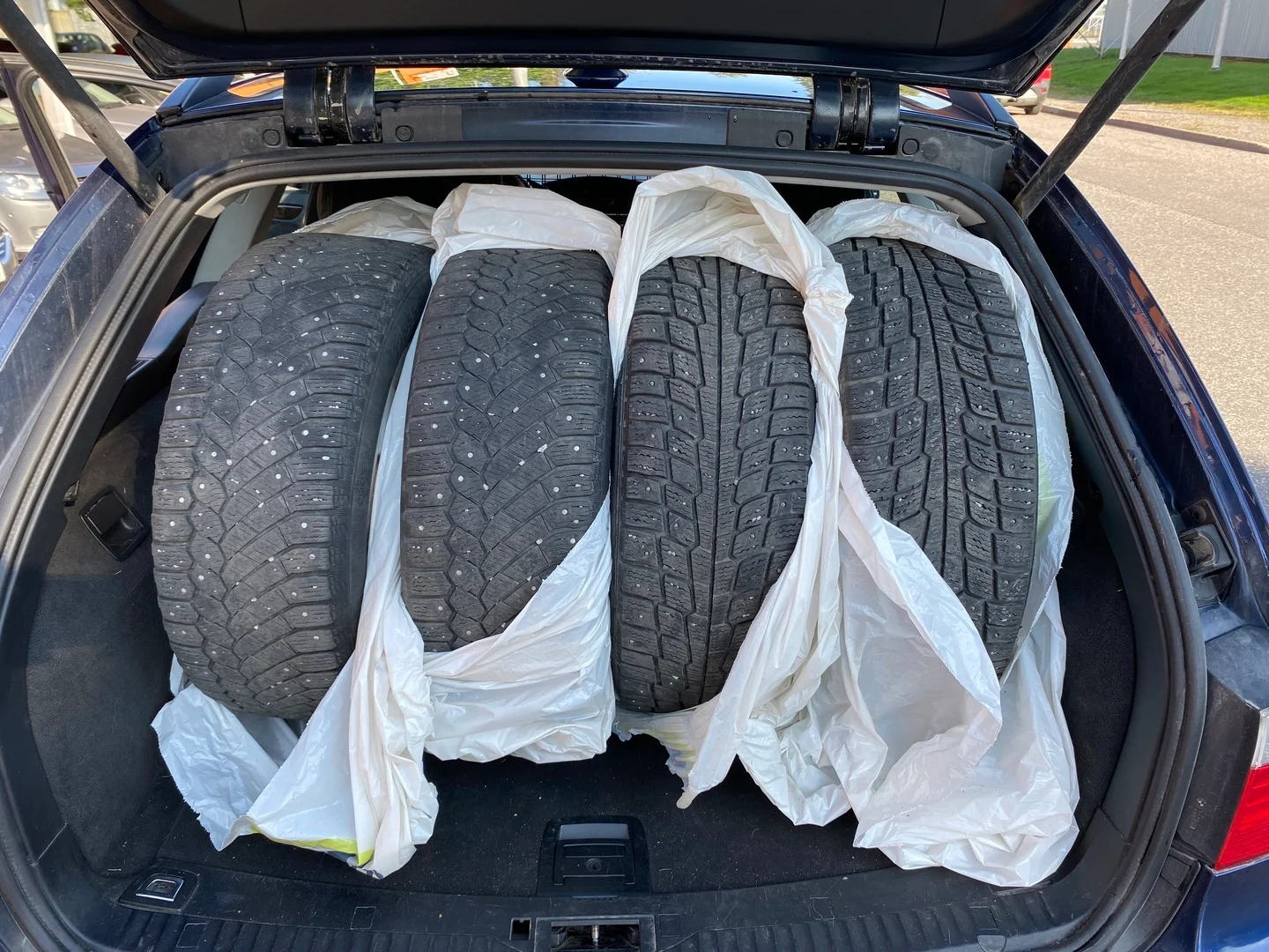 Car Image - EGrX7mgHIlW8g0B75oRCE