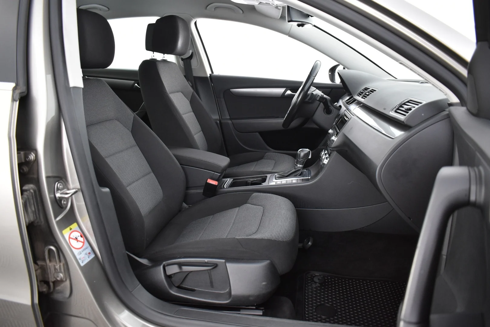 Car Image - 6O05LrKUUIFE8aZ01B2iI9