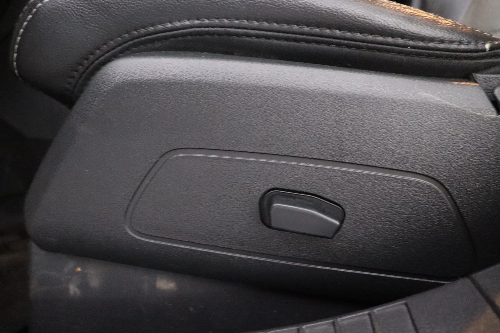 Car Image - 34R1sUvPAlIY73QcrsbPA8