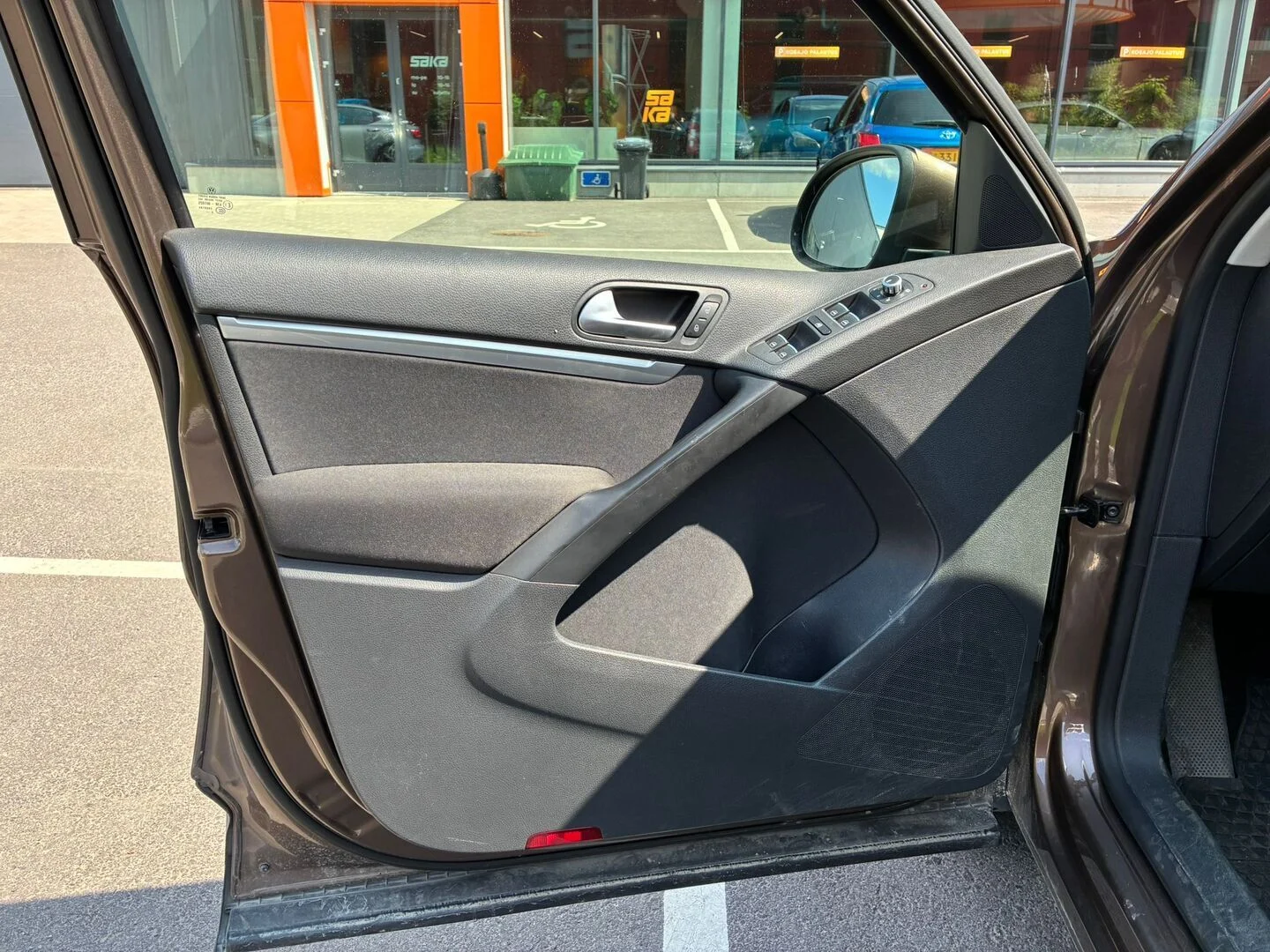 Car Image - OiYGCDM4vY56izpdijFyM