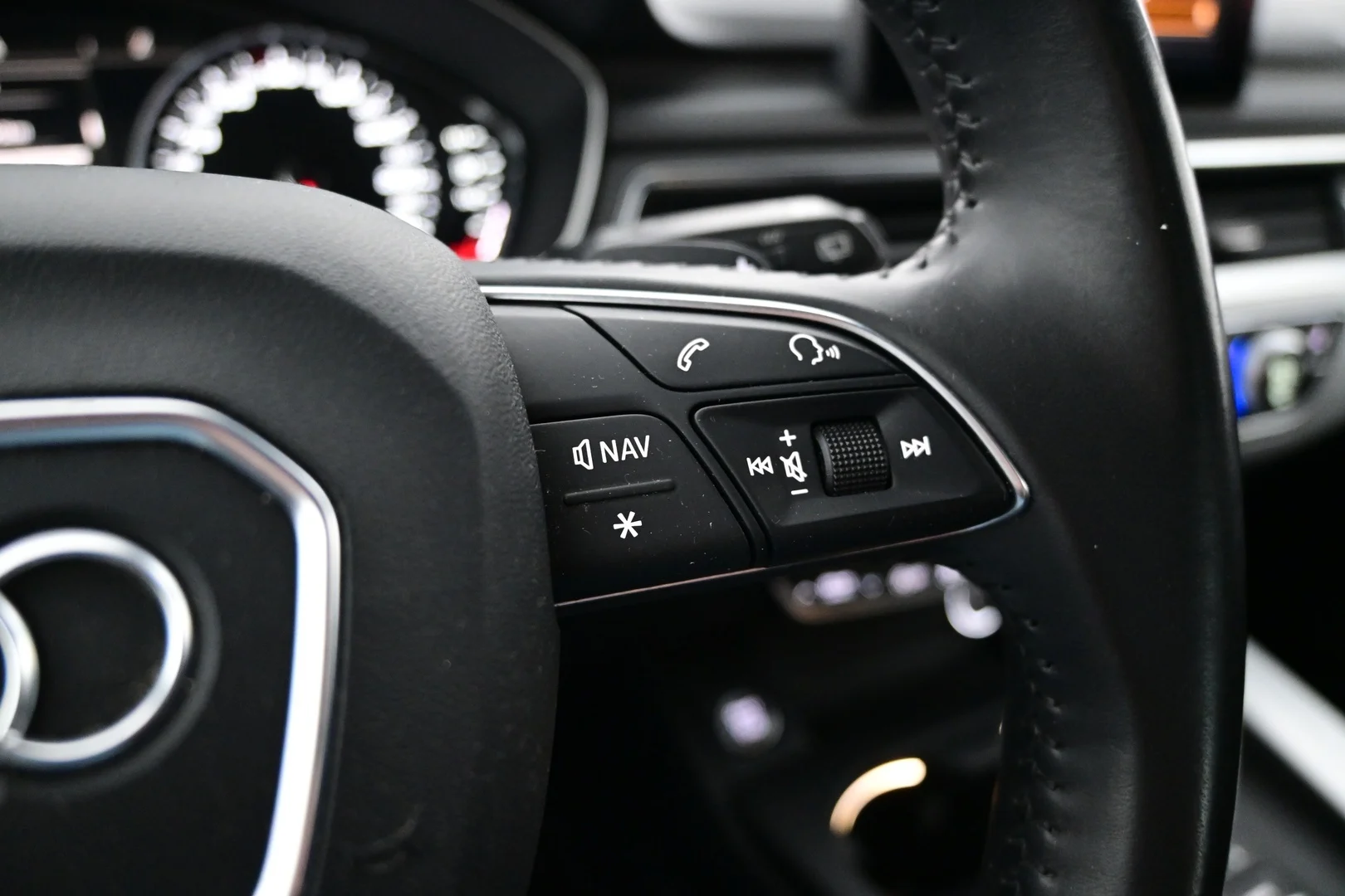 Car Image - 1aYcPEL33i1Z7Ka0vxQs1X
